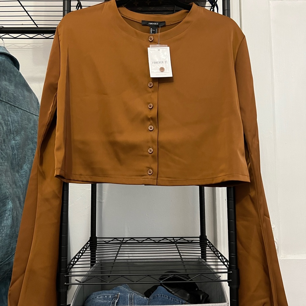 NWT Bell Sleeve Woven Top Button Down Short Silk  Lightweight Contemporary
